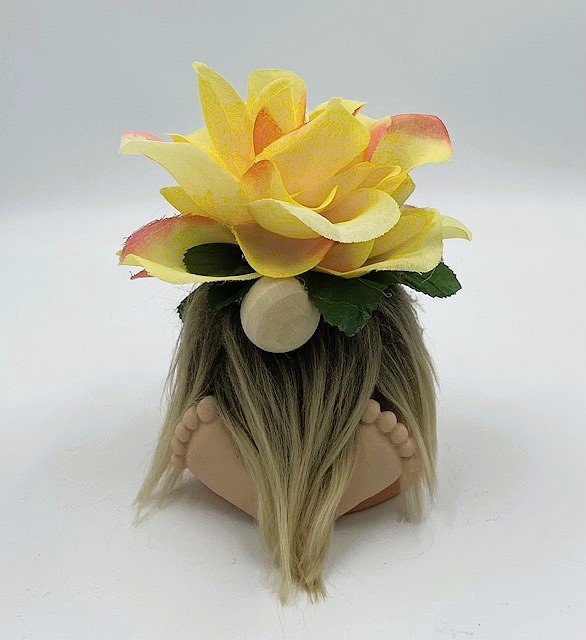 Small Yellow Flower Pot Gnome w/feet