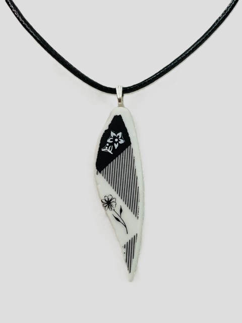 Black Mix Tiny Flower Necklace