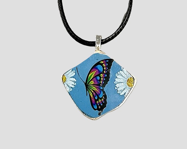 Pretty Little Daisy Butterfly Necklace
